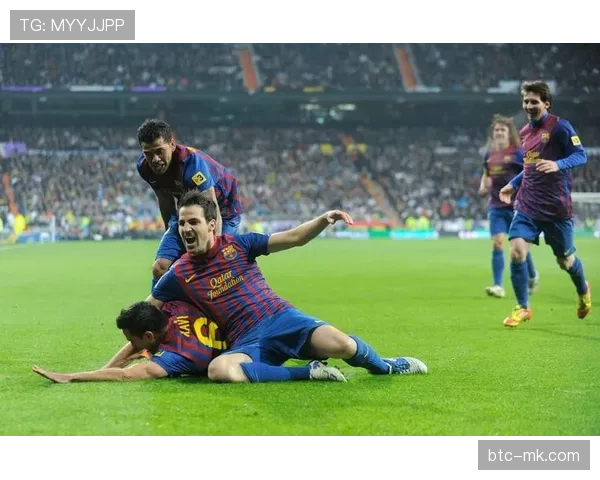 战地通讯:柏林德比火爆依旧,但场上火药味未影响赛后双方球员握手致意。 战地通讯:柏林德比火爆依旧,但场上火药味未影响赛后双方球员握手致意。